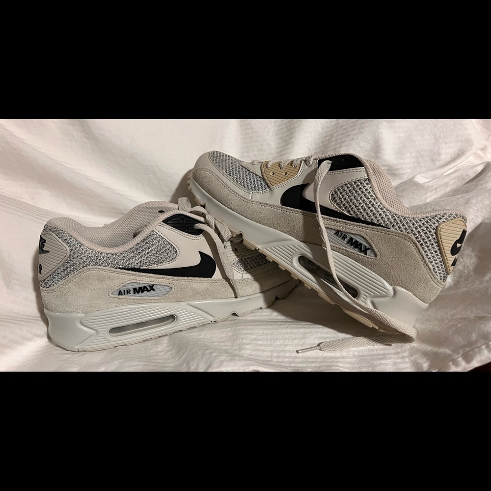 Nike Air Max 90 Essentials